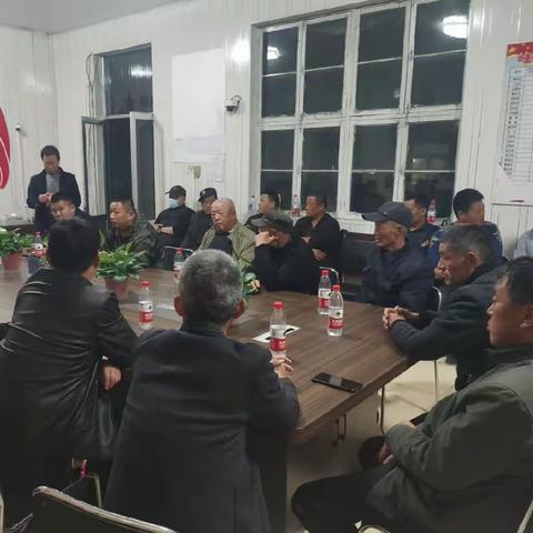 北董村党支部开展“党的二十大精 神系列宣讲”的主题党日活动