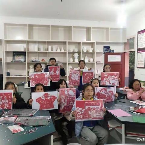 佐龙小学剪纸社团与西安同在共同抗疫剪纸展示