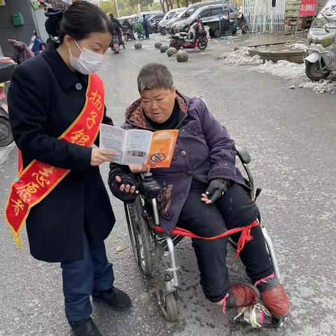 扬子农商行弋江嘉园支行开展整治拒收人民币现金宣传活动