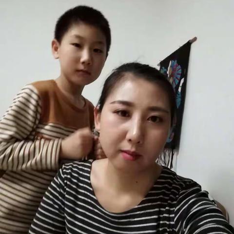 翼城县北关小学“微行动正能量”社会实践系列活动——感恩妈妈 二（六）中队在行动