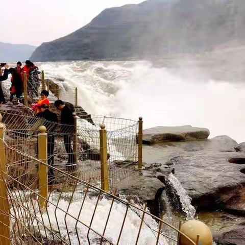 游黄河碛口古镇、太极湾、乾坤湾、壶口瀑布、司马迁祠、汉阴赢湖、凤堰古梯田、石泉古街。