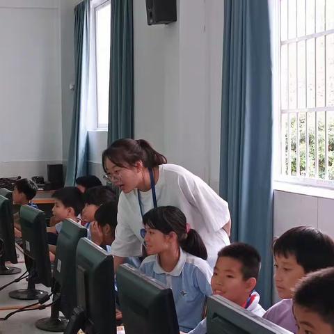 培英小学信息第二课堂活动(3)