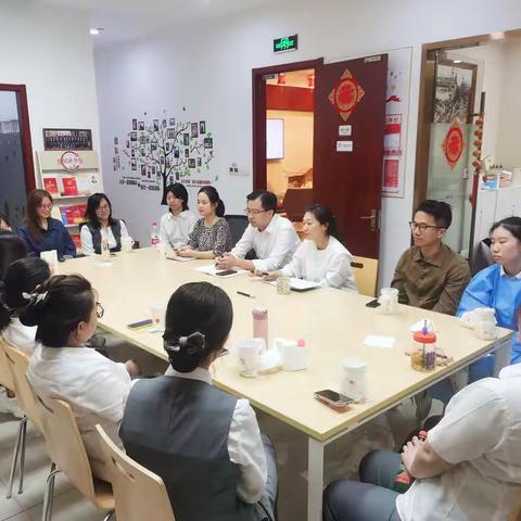 黄浦人民广场支行党支部开展青年员工服务大讨论活动