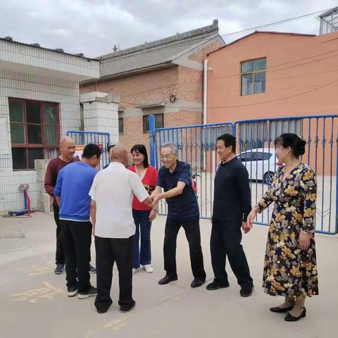 中共万荣县委老干部局、老年大学“浓情重阳关爱老人”戏歌同台慰问演出小分队走进万和敬老院