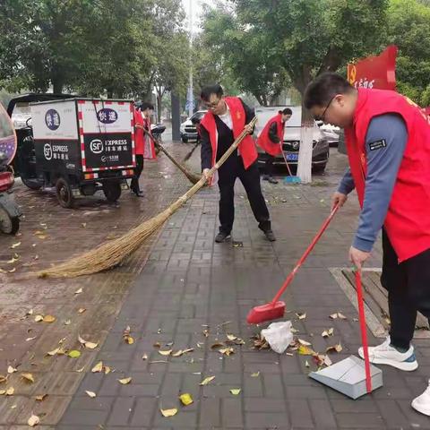 雨天清洁不停歇    嵩县持续开展城市清洁行动