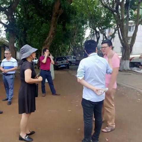 2021年4月20日区环境卫生工作组下点巡查