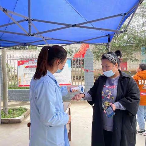 泾阳县安吴镇龙泉卫生院值班守护人民健康