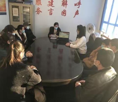 高台子街道建设社区组织党员集中学习《中国共产党党员教育管理工作条例》