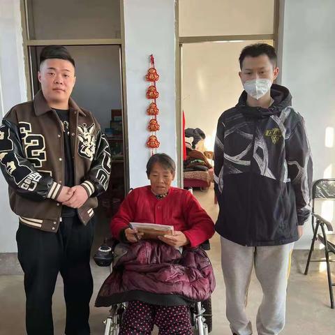 老人患病行动不便 暖心农行上门服务