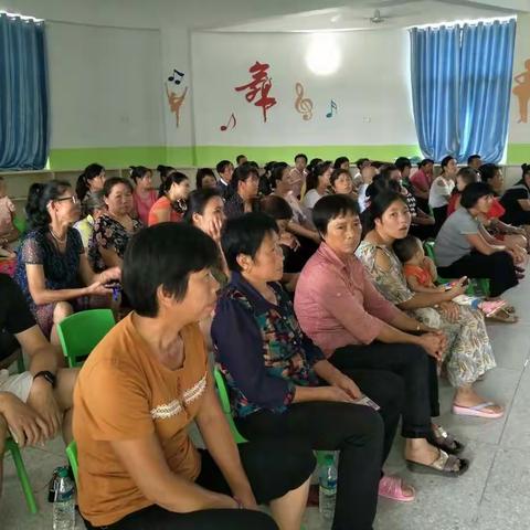 瑞林中心幼儿园召开小班家长会