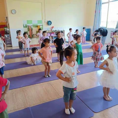 盛世好孩子幼儿园中小班舞蹈