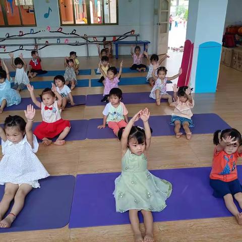 盛世好孩子幼儿园中小班舞蹈