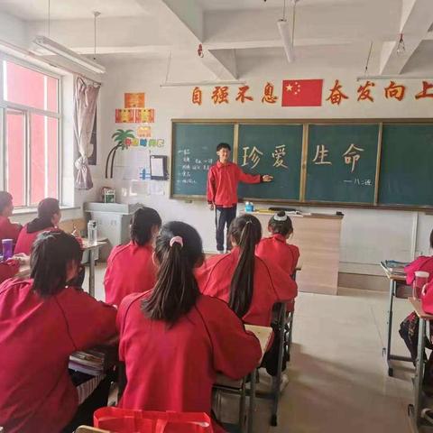 “珍爱生命，追寻自我”土默特左旗白庙子中心校班会纪实