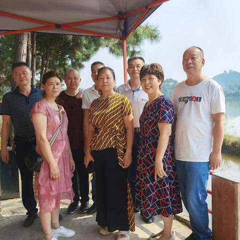 聚散两依依——初中毕业40周年同学聚会记实