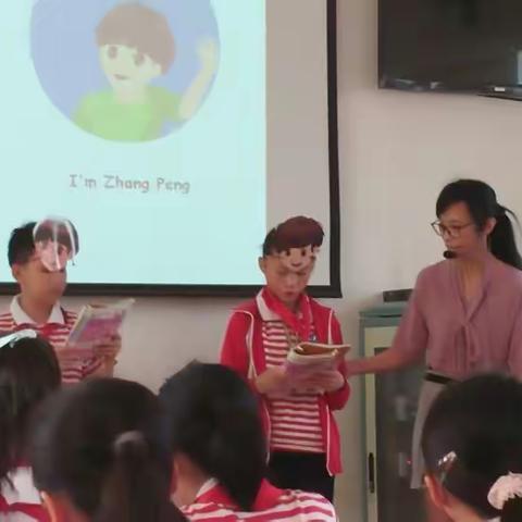 2016年4月11日，五5班的同学参加英语评优课授课比赛。