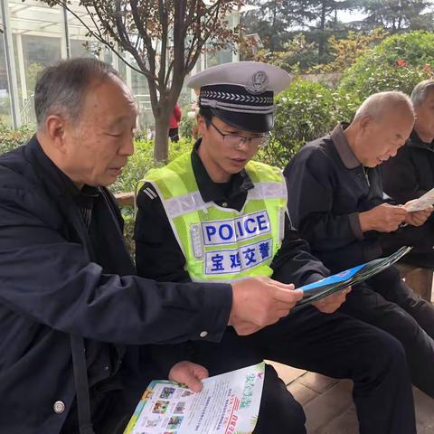 金台交警“月月都有122”主题宣传活动进社区