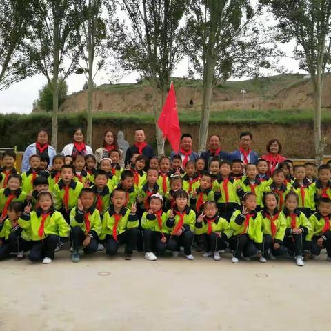 陇西县碧岩小学少先队扩队仪式