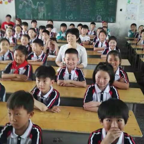 濮阳县第三实验小学二（六）班 周五家长开放日---“家校互动，共促进步”