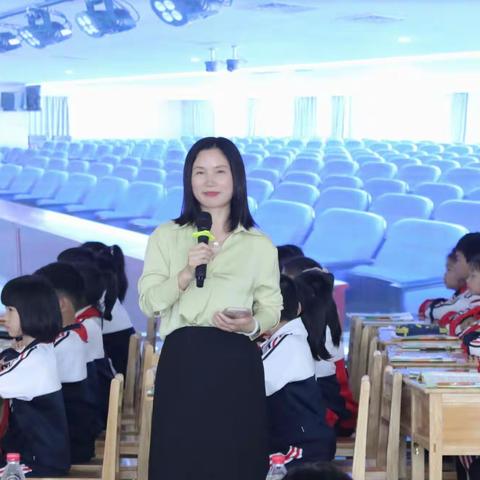 武夷山市名师工作室组织开展 “践行新课标，落实核心素养”的专题讲座