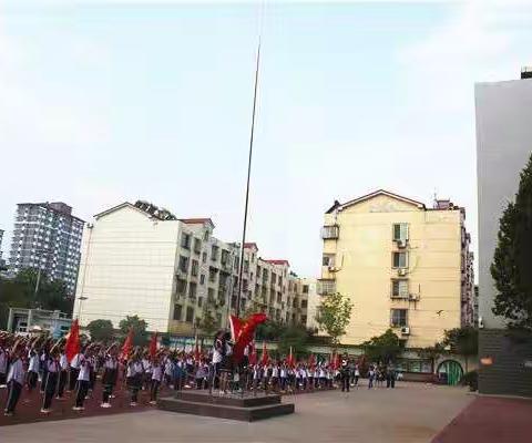 莘莘学子情  悠悠师长恩             ——东御桥小学举办开学典礼