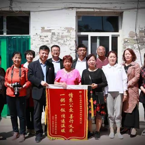 情系公交善行义举,一粥一饭传递温暖