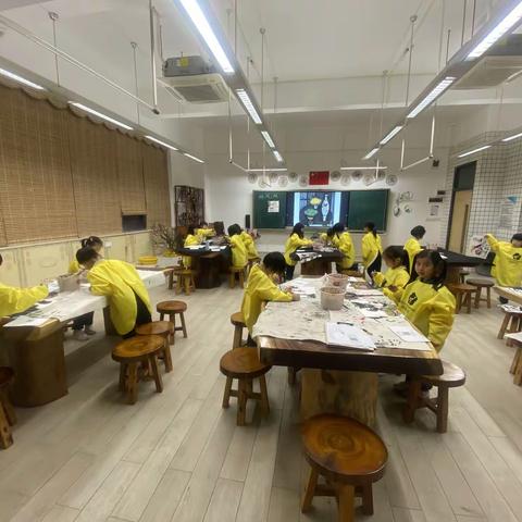 狮实周二中国画B班