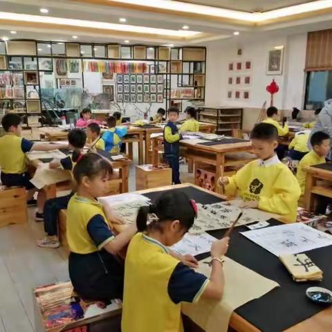 狮实周二毛笔书法B班