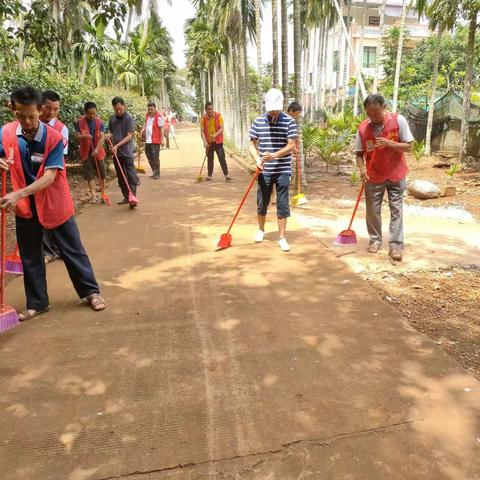 新德村委会开展环境卫生整治活动