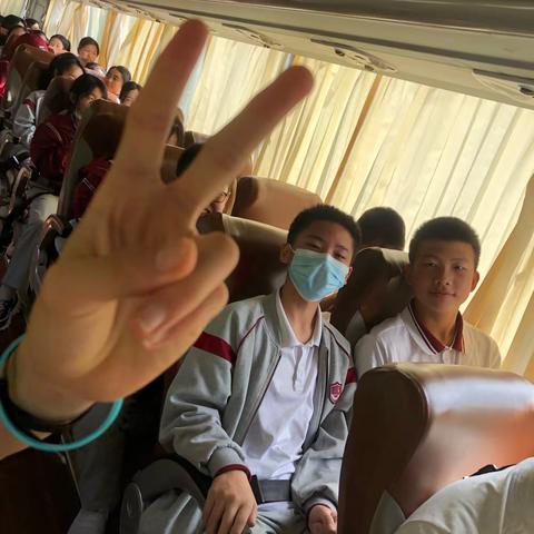 今天实践真开心，有的吃，有的玩