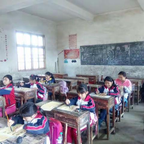 特色育人 快乐成长 ——岩前小学积极开展丰富的第二课堂兴趣小组