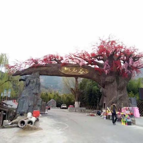 踏青的人儿和美景