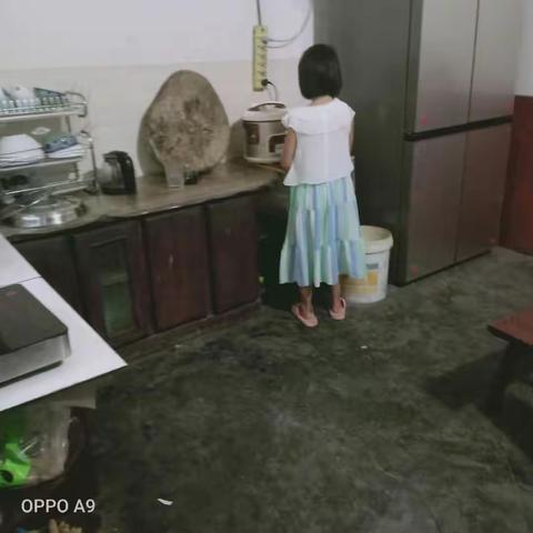 酉阳自治县铜鼓镇中心小学校四年级二班学生愉快的署假