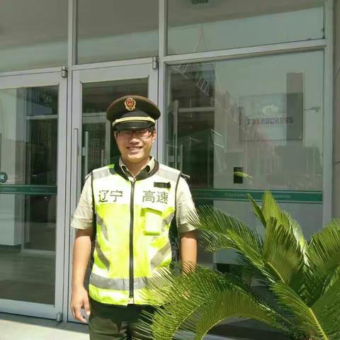 高速路上的一缕缕温暖阳光！