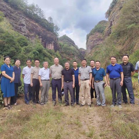 福建张天福茶叶发展基金会科技服务队一行赴泰宁岩茶基地考察调研