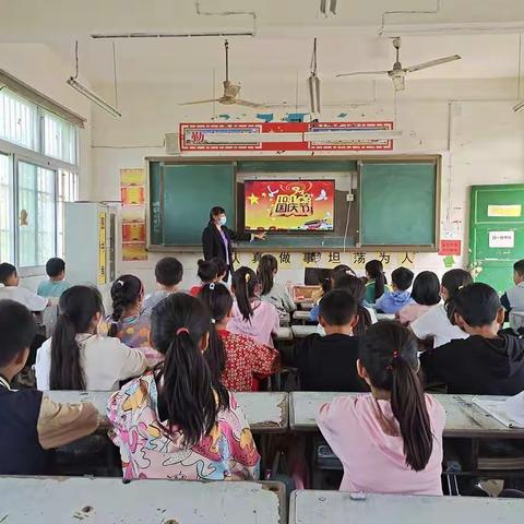 通许县竖岗镇中心小学开展“迎国庆”手抄报比赛活动