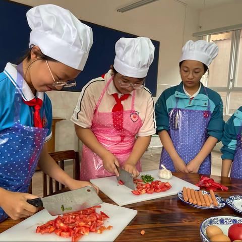 【“金”彩云中】快乐厨房“开火”忙，大锅饭菜喷喷香