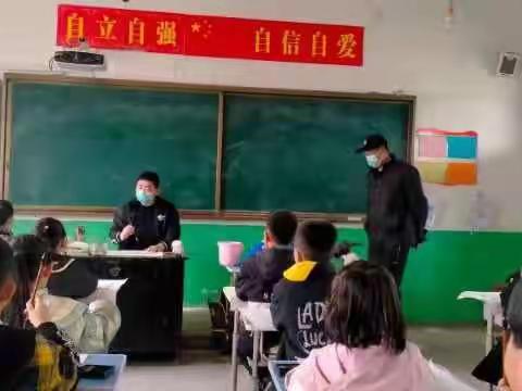 北界河村小学家校协作五老进校园——书百年伟业，绘时代新篇