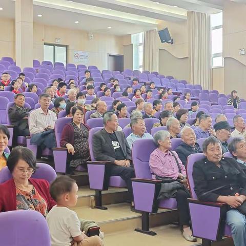 尚湖中心小学退协 “爱满重阳 孝润童心”主题班会暨庆重阳活动