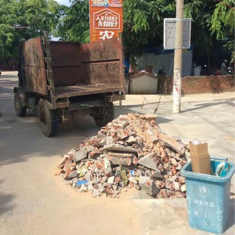 迎端午我村党总支组织支部成员和各支部书记及环卫工人，进行节前环境卫生整治，给村民一个健康祥和的节日