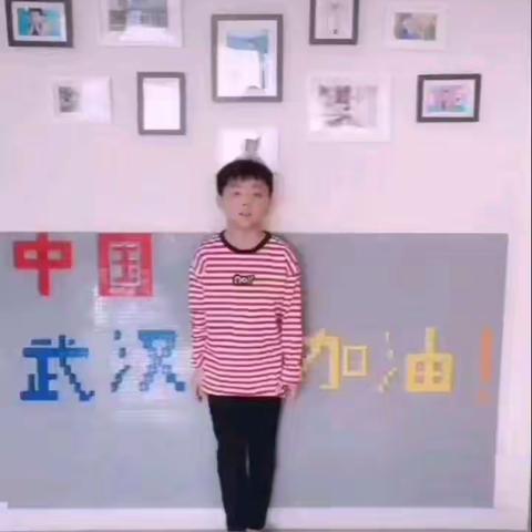 二0二小学少先队员向奋战在疫情防控一线的先锋们敬礼致敬！