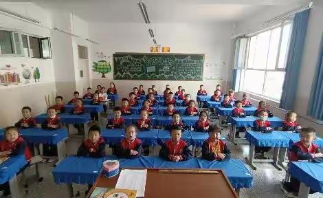 爱在⼼中，感恩更美——花园小学一（2）班母亲节活动