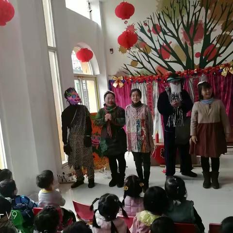 沁润童心 欢乐喜庆迎新年——丹东市第二幼儿园“年的来历” 教师童话故事表演