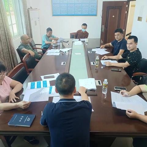 民兴村委会召开2022年防止返贫监测帮扶第二轮排查和信息采集工作部署会