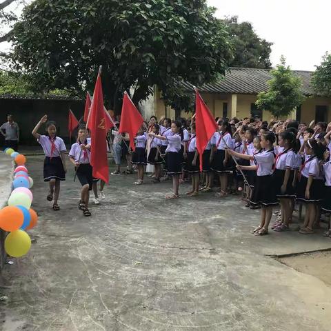 “感党恩，跟党走，红领巾心向党”暨庆“六一”活动
