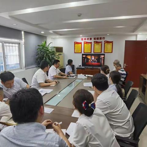 看红色电影，致敬中国军人