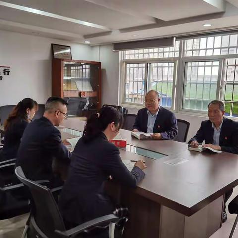 黄石经济开发区支行党支部开展“学习党史教育，重温入党誓词”主题党日活动