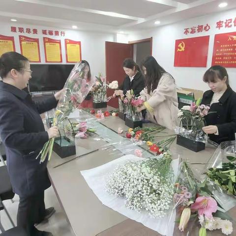 情暖“三八”节：巧手插花，绽放芳华