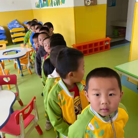 东南新城幼儿园小二班第五周生活记实