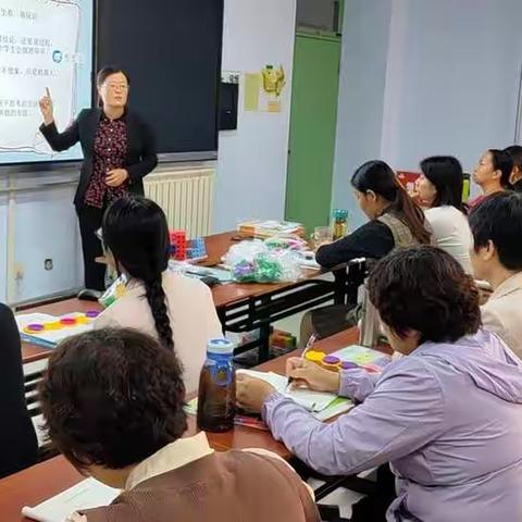 吐丝口小学举行数学教师素养提升培训会—“玩中学数学”专题培训会