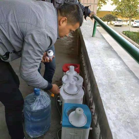 雨金初级中学饮水机消毒